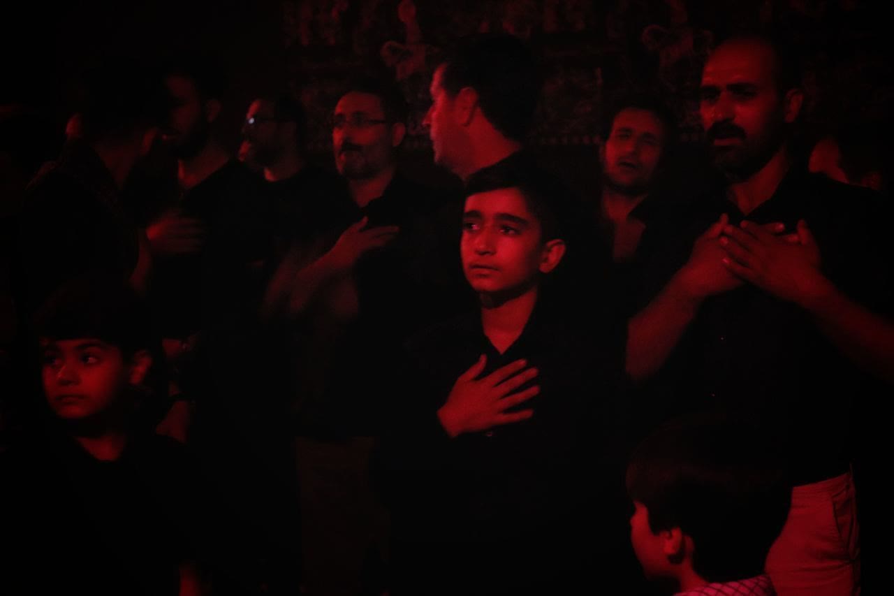 گزارش تصویری؛ مراسم عزاداری شب هشتم محرم در مسجد جامع حضرت ولی عصر عج شهر جدید مهستان