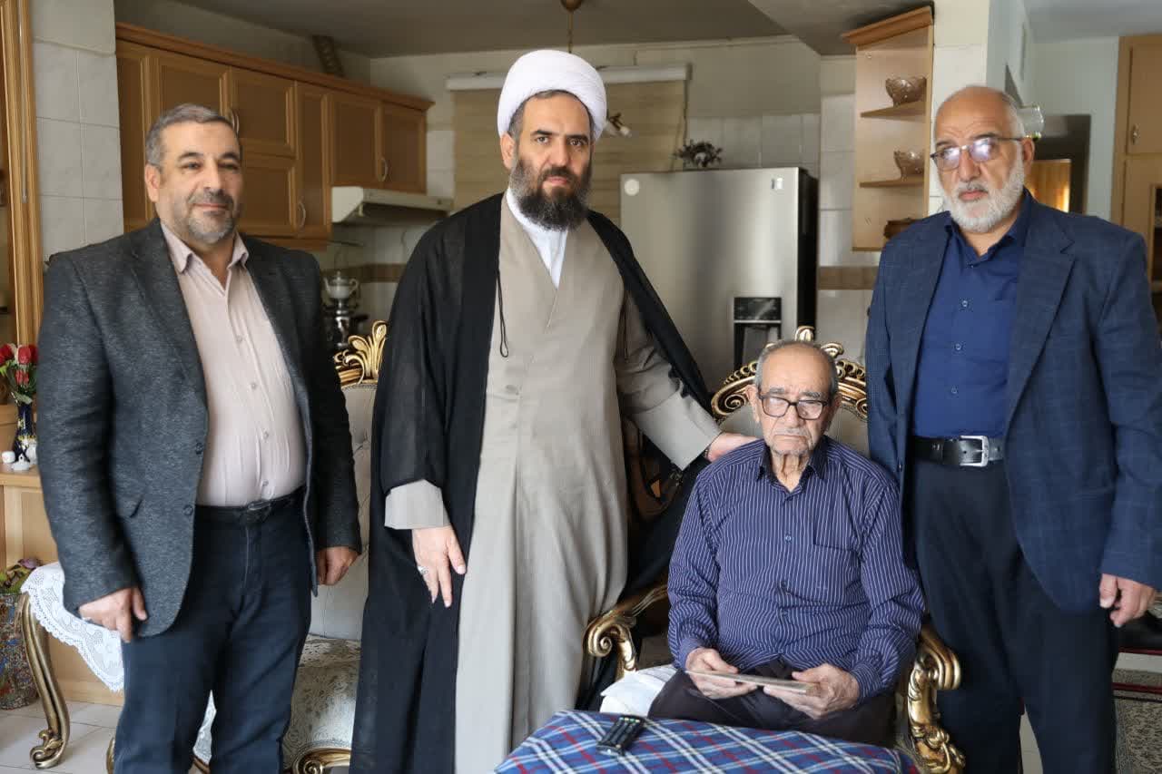 دیدار نوروزی امام جمعه مهستان با خانواده شهید سید غلامرضا حسینی